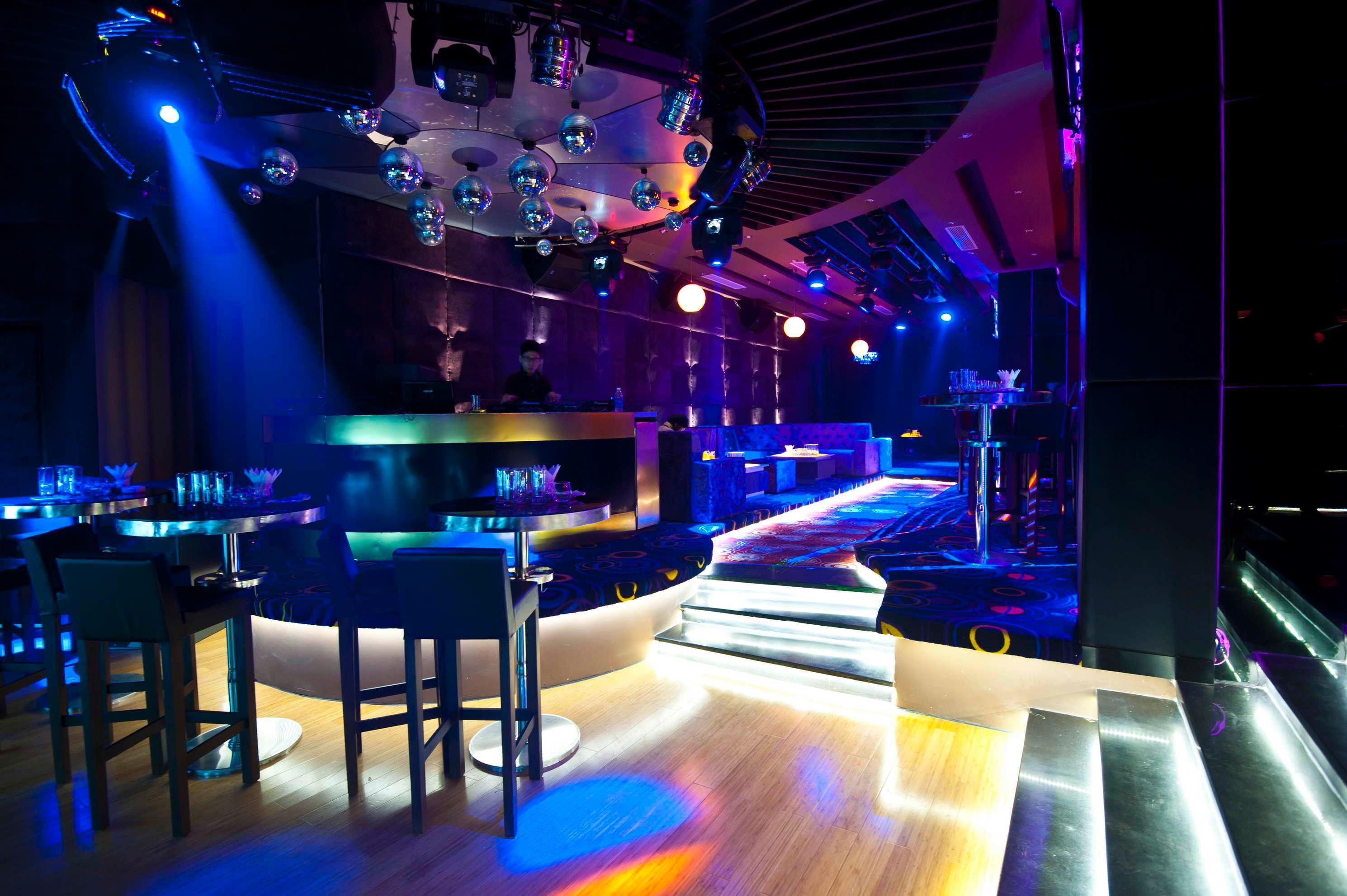 Melia Hanoi Dış mekan fotoğraf The interior of the nightclub